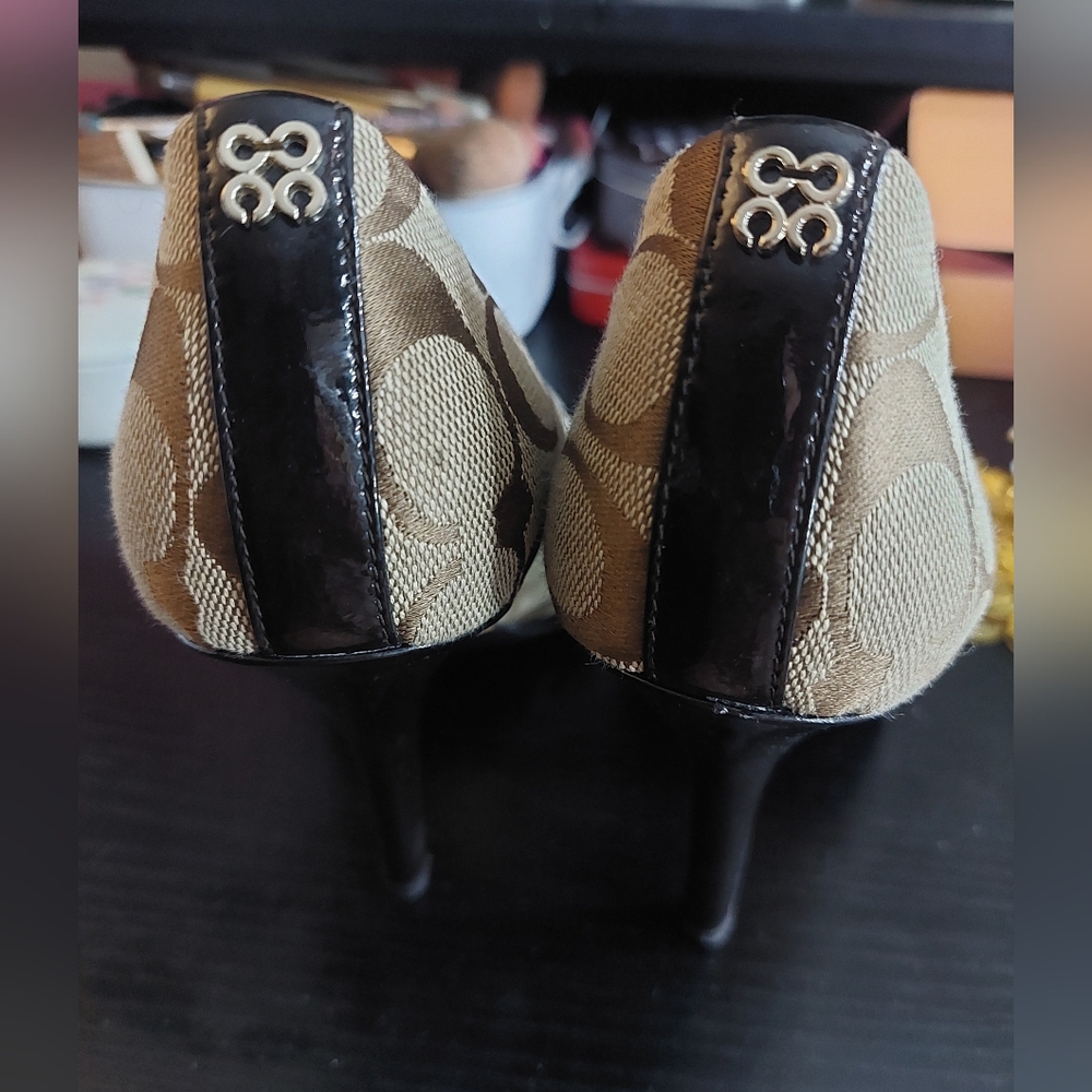Coach Tan Heels with Signature Monogram - Picture 3 of 13